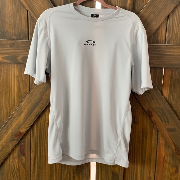 Oakley Performance fit T shirt - Picture 1 of 2
